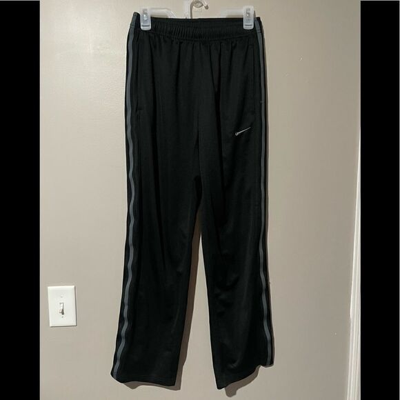 Nike trainers  - Picture 1 of 7